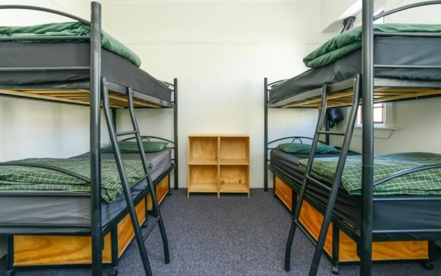 The Rotten Apple Back Packers – Guest Rooms – Hastings