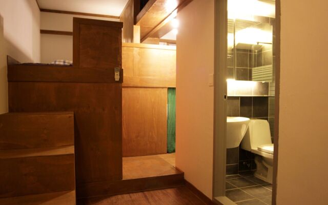Urban Art Stay - Hostel