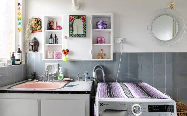 Retro 1 Bedroom Apartment In Melbourne's Hawthorn
