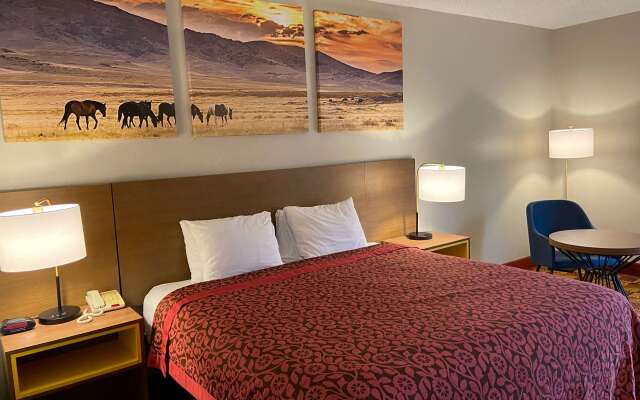 Days Inn & Suites by Wyndham Ridgeland