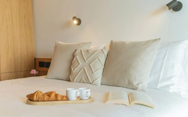 Pureview Luxury Suites, with breakfast & pool