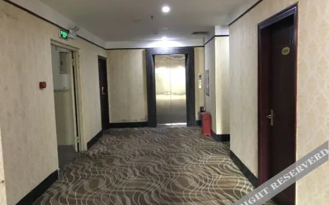 Hyatt Regency Hotel (Houhua Night Market)