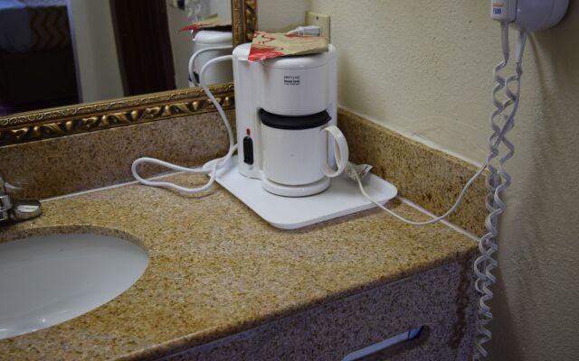 Travelodge Inn & Suites by Wyndham Norman