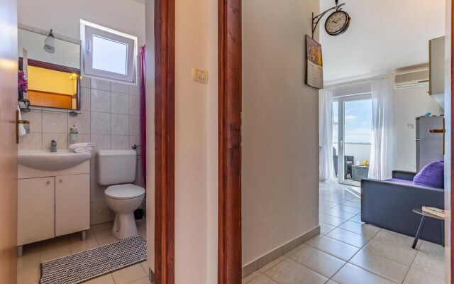 Stunning Apartment in Liznjan With 2 Bedrooms and Wifi