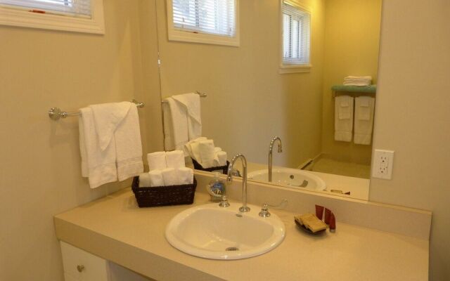 Oasis by the Bay Vacation Suites