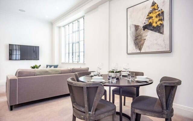 Luxury 1 Bed Apartment by the River