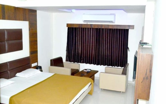 Hotel The New Holiday Inn