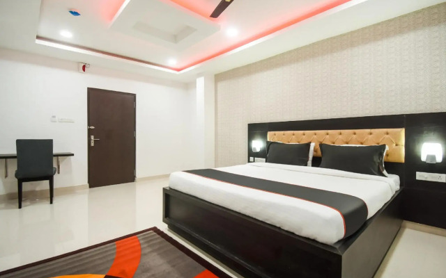 Red Velvet Premium by OYO Rooms