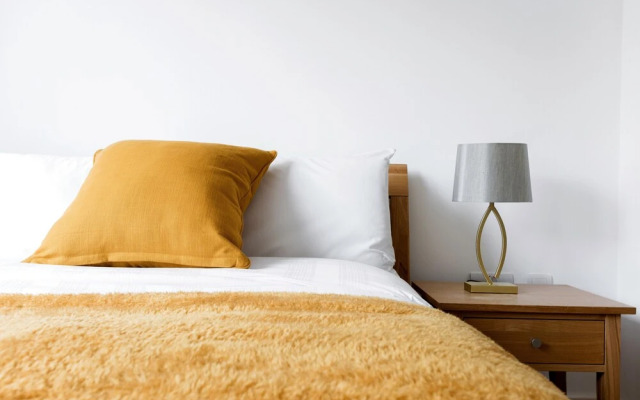 Platinum Apartments Next to Victoria Station 9981