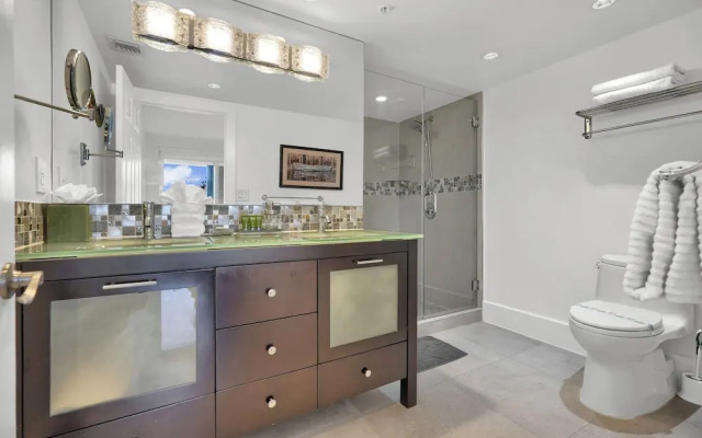 Gorgeous Spacious 2bed Bayview Apartment