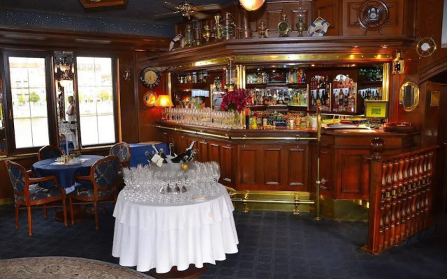 Botel Admiral