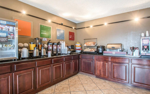 Comfort Inn & Suites Rochelle - DeKalb