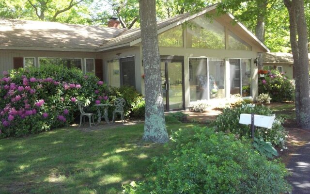 Midway Motel & Cottages