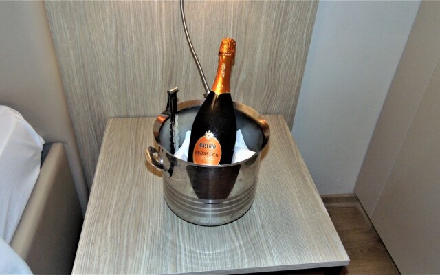 Almond Business Hotel