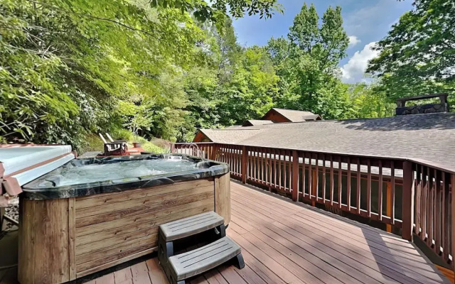 Gatlinburg's Hidden Gem by Jackson Mountain Rentals