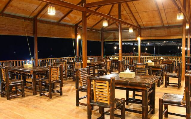 Demoso Lodge - Hostel