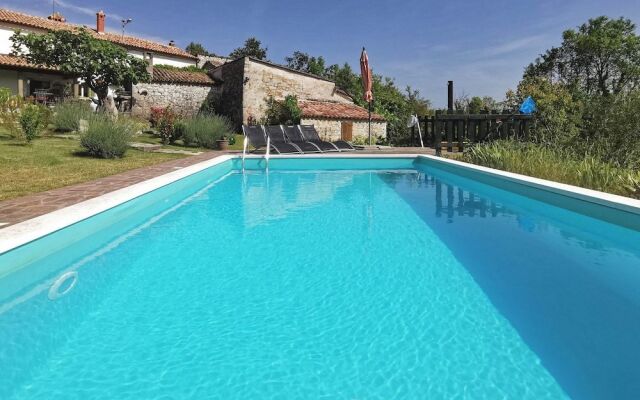 Holiday Home Mavrici - Two Bedroom Holiday Home with Pool