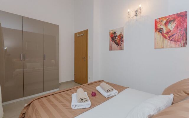 A1 - Modern Luxury apt w. 2 Balconies & sea View