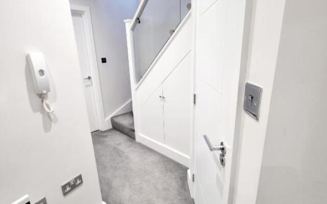Modern Maisonette 2 Bedrooms Newly Renovated