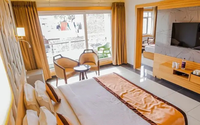 Hotel Mukut Mani Govardhan