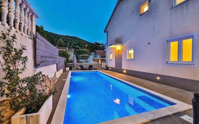 Beautiful Home in Marina With Wifi and 7 Bedrooms