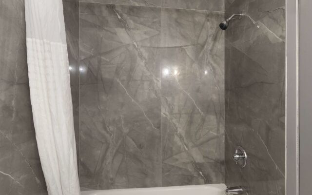 Quality Inn Newton at I-80