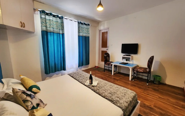 Page 3 - Riverside Rooms & Bar