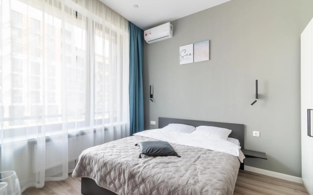 Санди на проспекте Лихачева 20