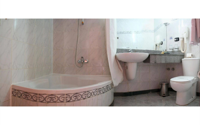 Golden 5 Diamond Beach