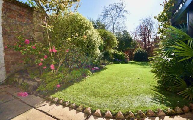 Vernon House Sleeps 8 in Old Cowes