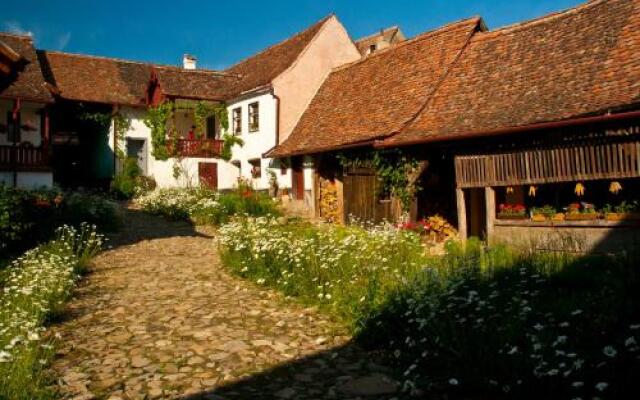 Casa Cu Zorele Crit 189