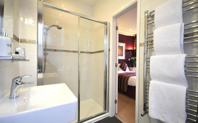 St John's Lodge (incl off-site health club)