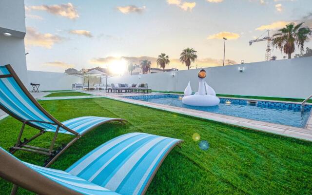 Luxury Modern White Villa on Island 9,500 sqft