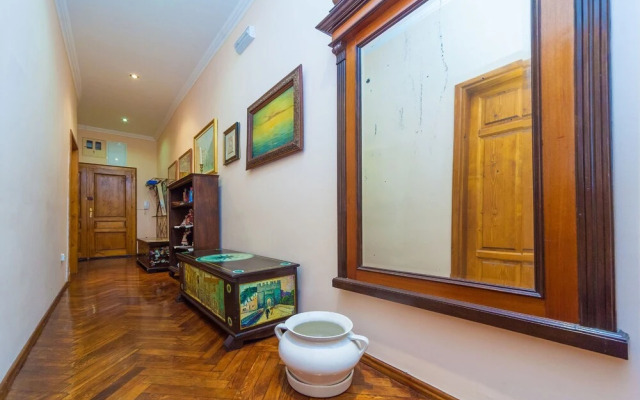 Amoret Apartments