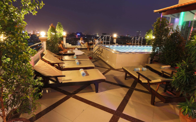 Queen Wood Hotel