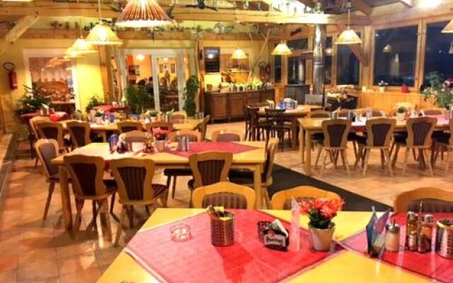 Restaurace A Penzion Cesky Les