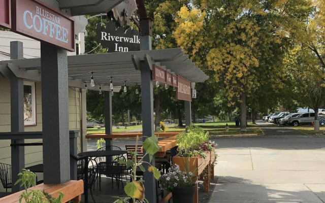 Riverwalk Inn