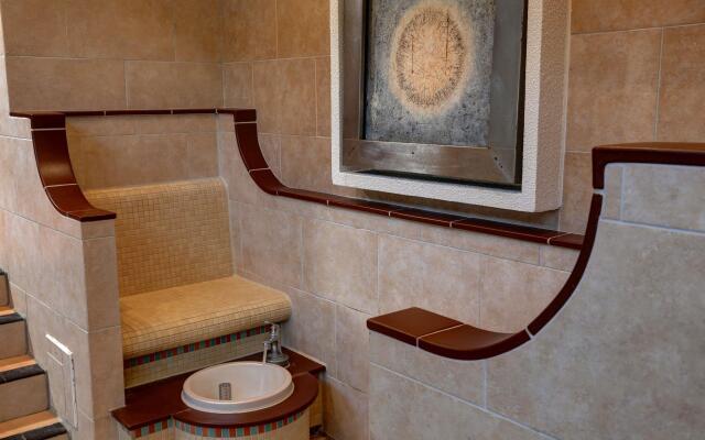 Crowne Plaza East Midlands Airport by IHG