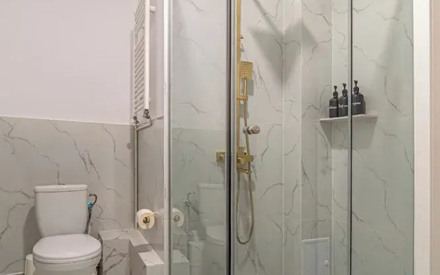 Loggia & Luxe 5BR Penthouse in Universitatii Area