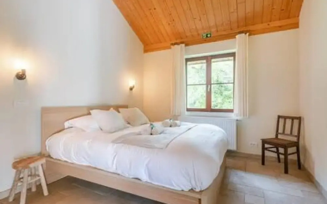 Quiet and Authentic Vacation Property With Pond