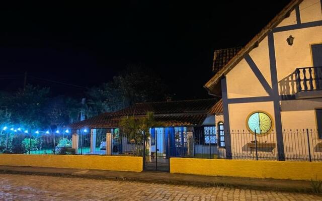 Passa Quatro- CASA INTEIRA RUSTICA para até 9 pessoas