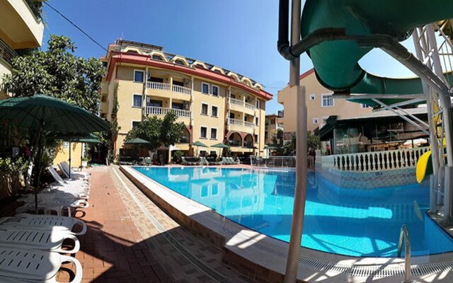 Maxwell Holiday Club