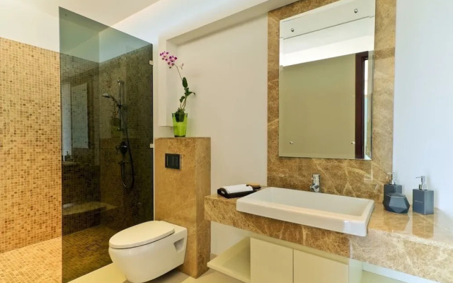 "panoramic Seaview 650sqm 4br Pool Villa 2 min Drive to Naithon Beach"