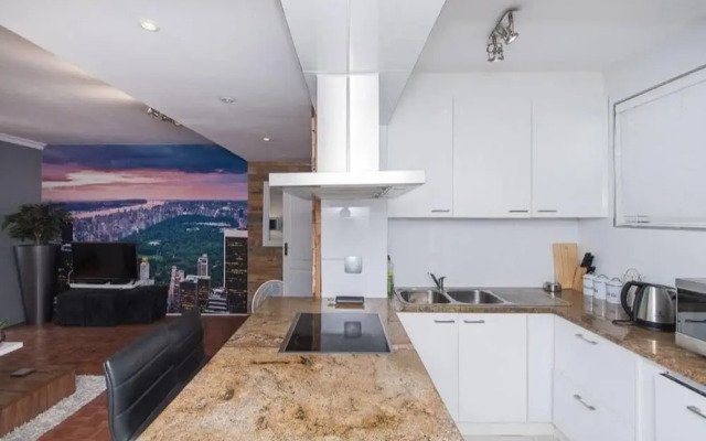 Open-plan 1 Bedroom Apartment In Green Point