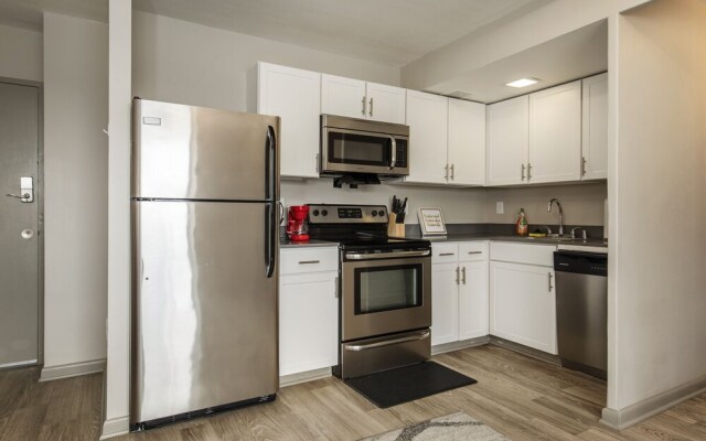 Contemporary 1 bedroom | CozySuites