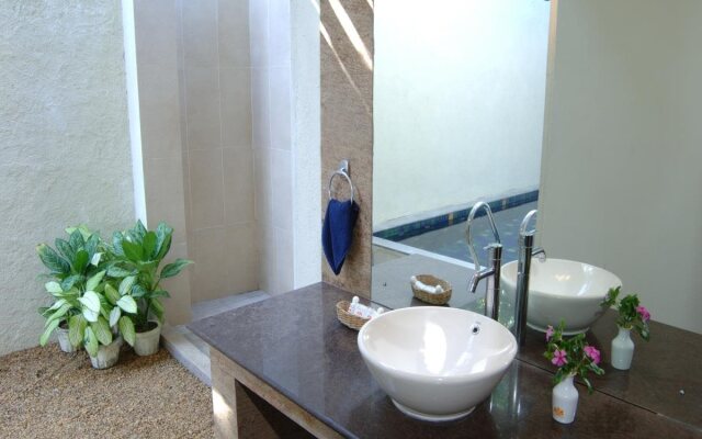 Hibiscus Beach Hotel And Villas