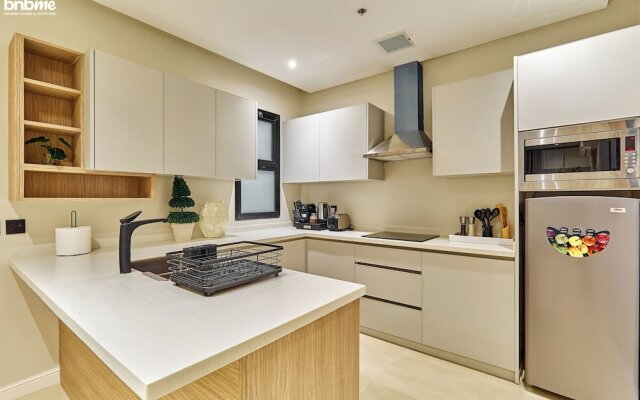 bnbmehomes-3BR Apt with Pvt Balcony-B1