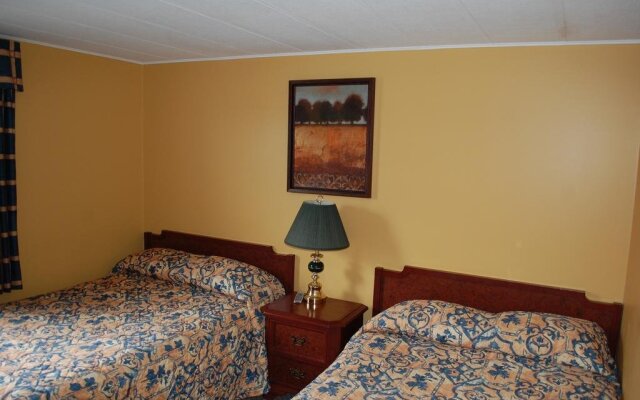 Edge of the Avalon Inn