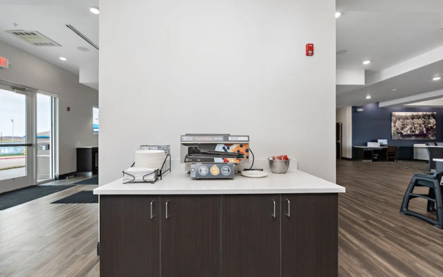 Holiday Inn Express Kansas City North Parkville An IHG Hotel