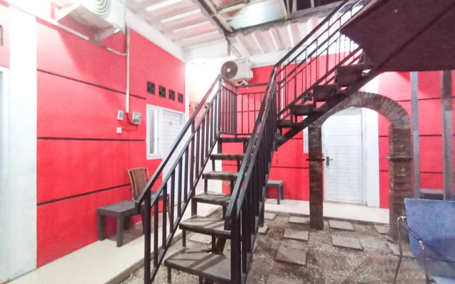 Ariska Room near Alun Alun Jombang RedPartner